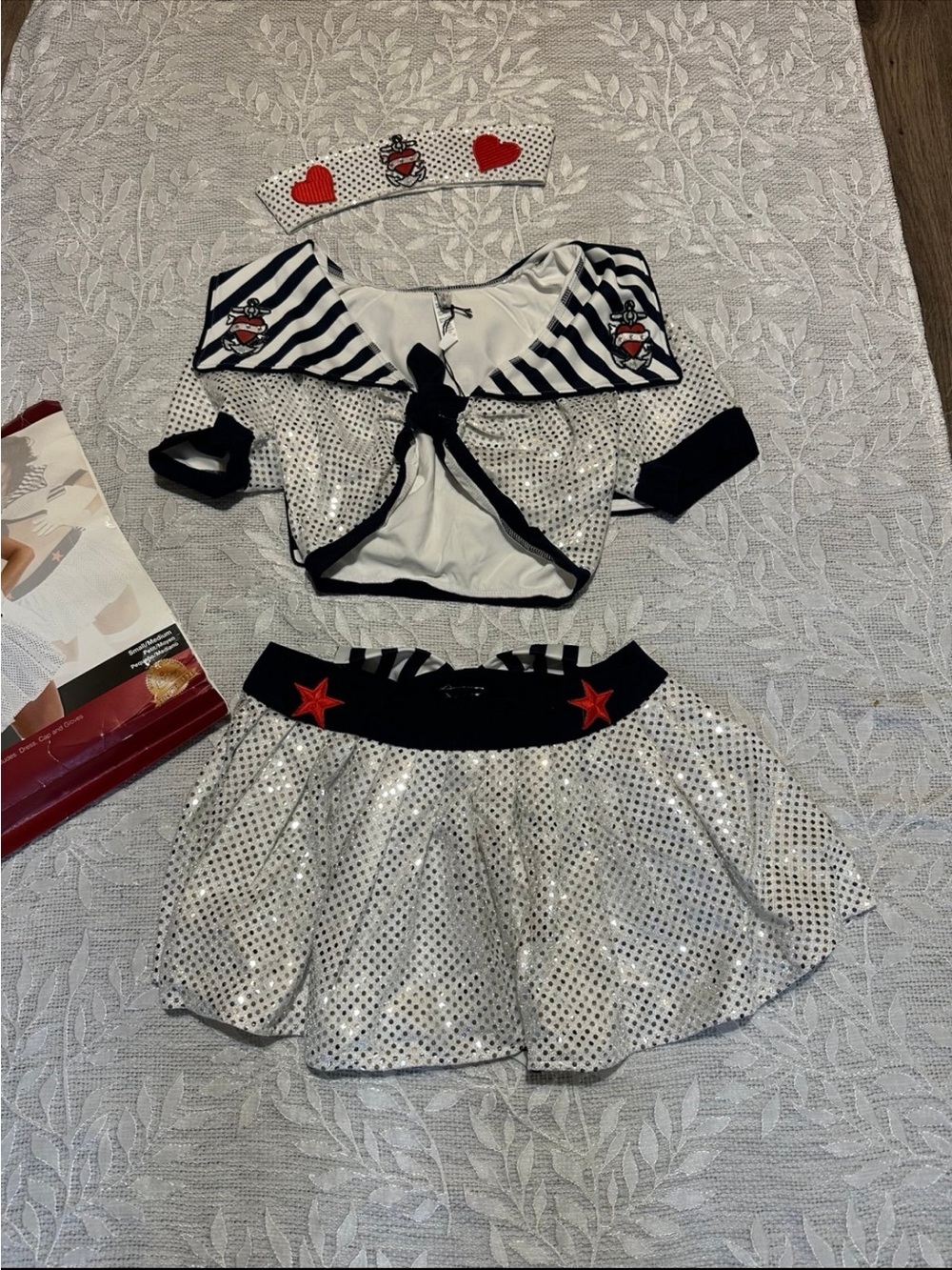 Costume - Picture 2 of 4